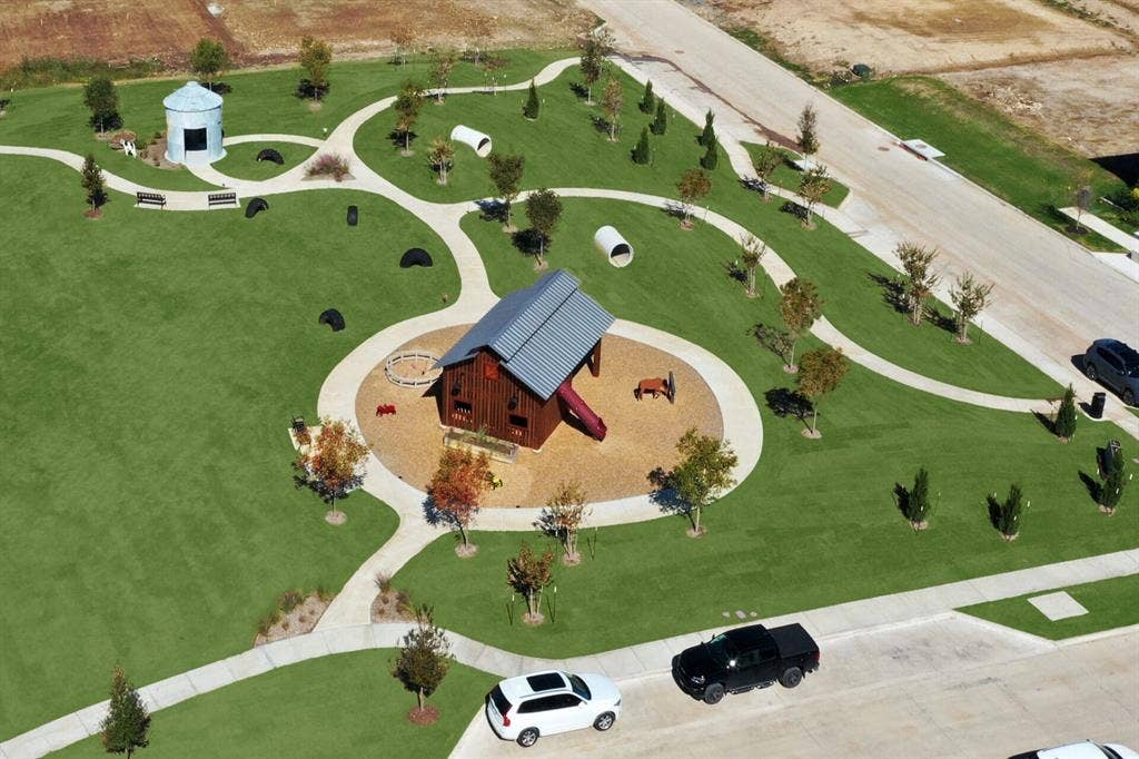 1113 5th Street, Argyle, TX 76226 Amenities. Dog Park
