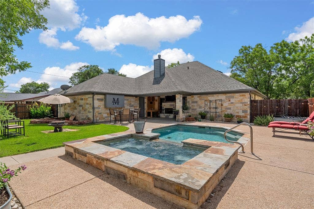 1200 N Davis Street, West, TX 76691 1200 N Davis Street, West, TX 76691