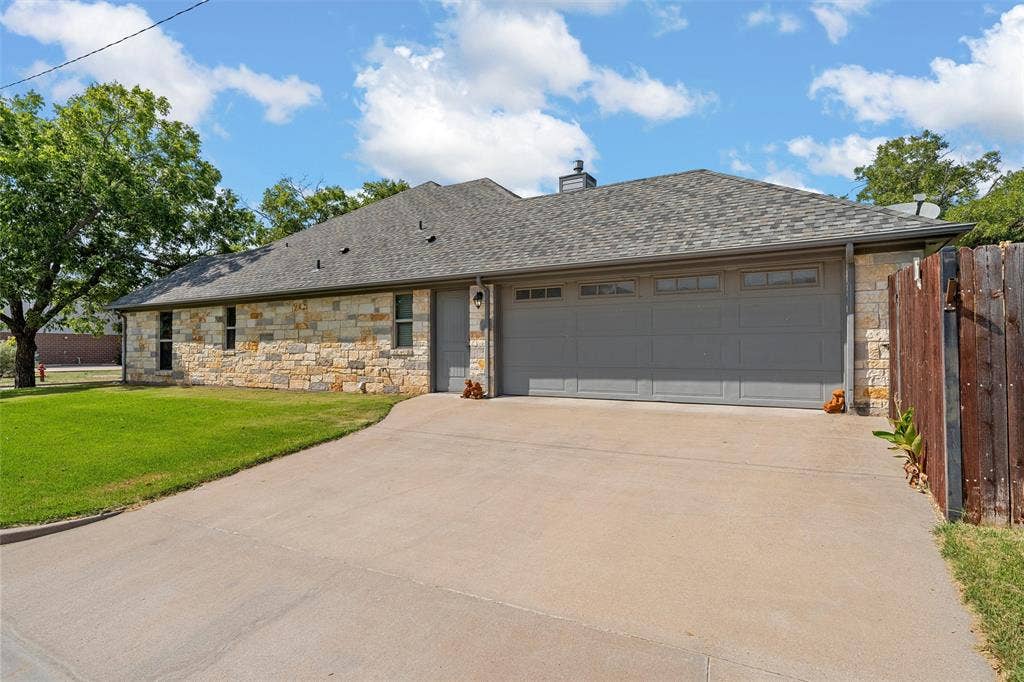 1200 N Davis Street, West, TX 76691 1200 N Davis Street, West, TX 76691