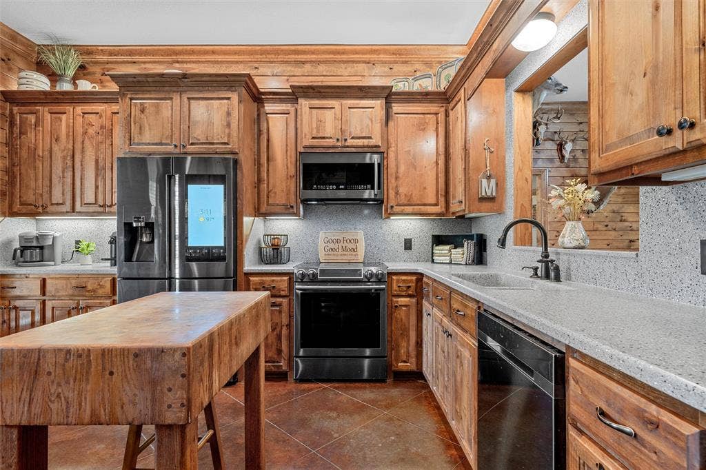 1200 N Davis Street, West, TX 76691 1200 N Davis Street, West, TX 76691