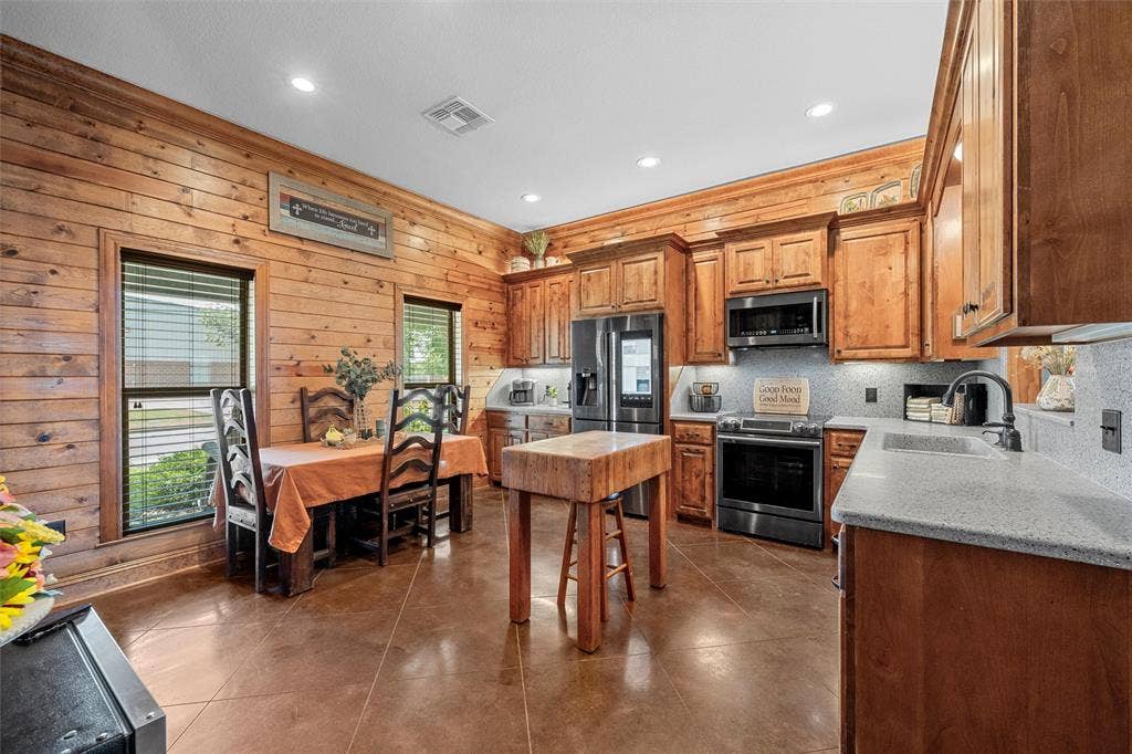 1200 N Davis Street, West, TX 76691 1200 N Davis Street, West, TX 76691