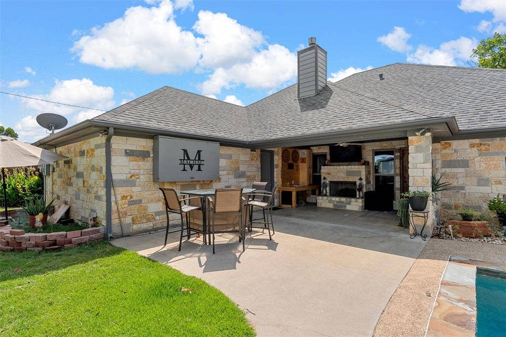 1200 N Davis Street, West, TX 76691 1200 N Davis Street, West, TX 76691