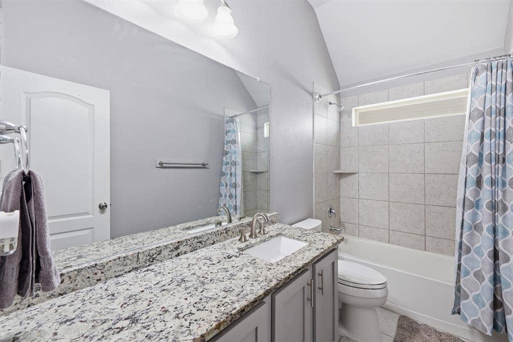 1556 Seminole Drive, Forney, TX 75126 Third full bathroom