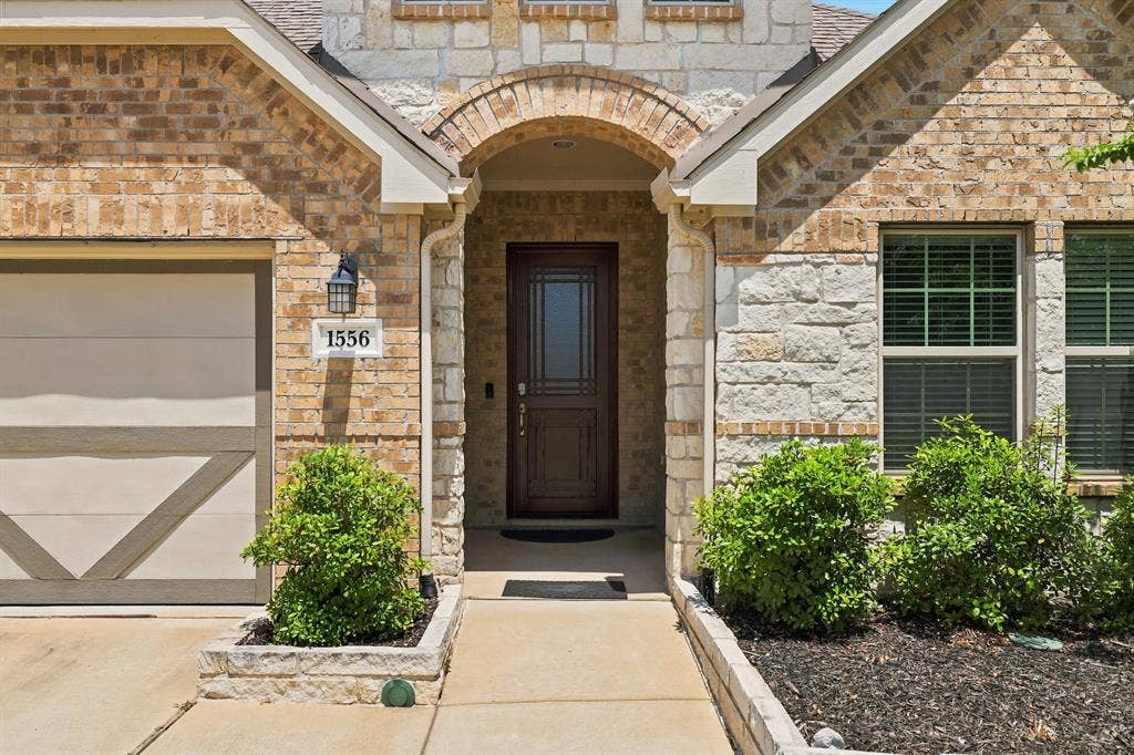 1556 Seminole Drive, Forney, TX 75126 Welcoming Home!