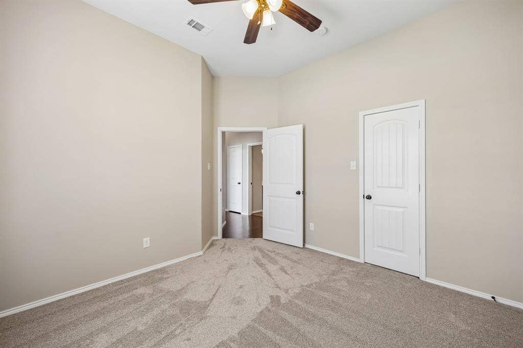 Another view of the secondary bedroom. High ceilings and fresh finishes create an inviting space ready to accommodate guests or growing families.