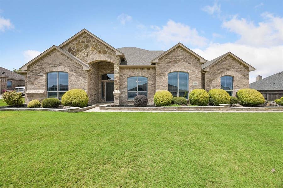 Property photo for 117 Thames Circle, Waxahachie, TX