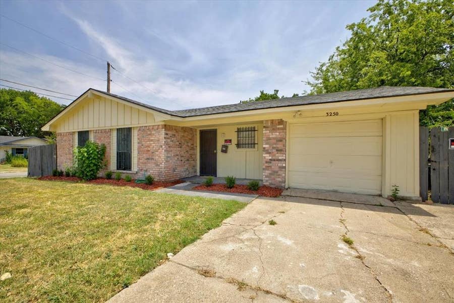 Property photo for 3250 Pacesetter Drive, Dallas, TX