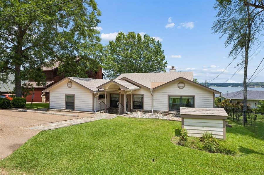 Property photo for 140 Pin Oak Drive, Mabank, TX