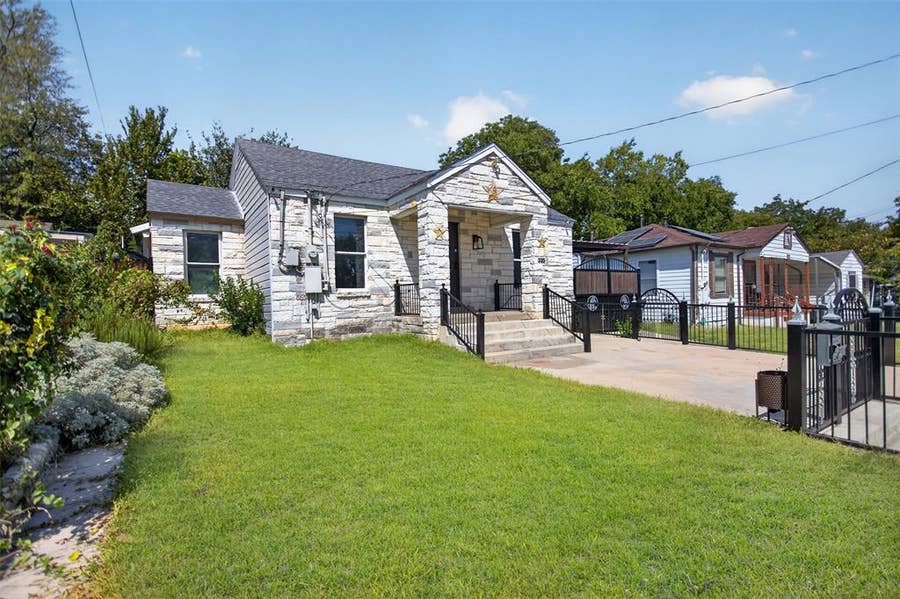 Property photo for 335 Avenue I, Dallas, TX