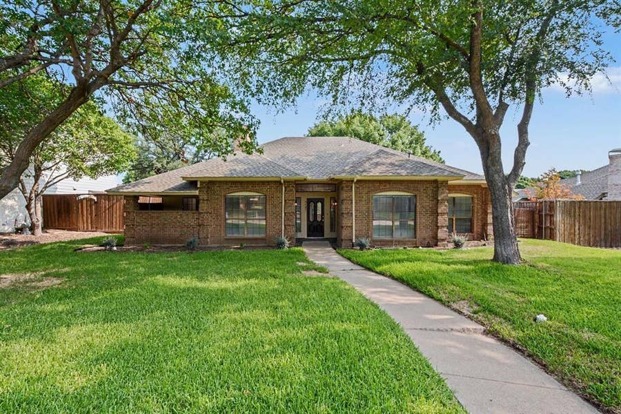Property photo for 4425 Avonshire Lane, Plano, TX