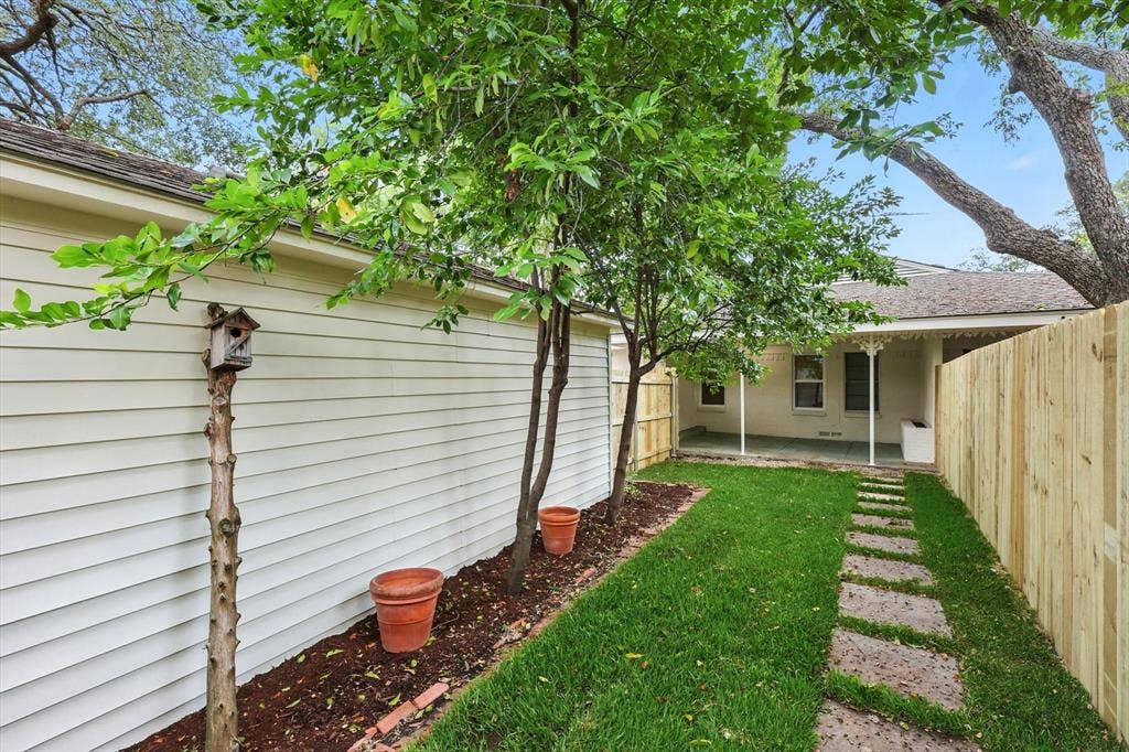 6519 Ravendale Lane, Dallas, TX 75214 6519 Ravendale Lane, Dallas, TX 75214