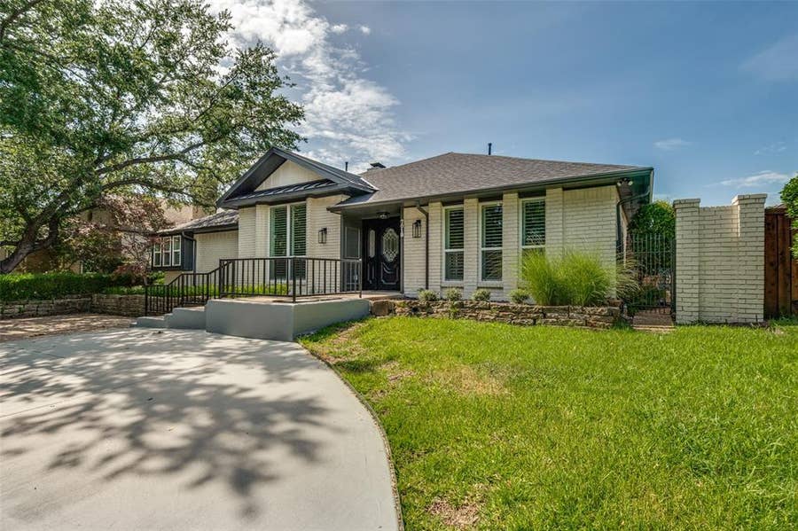 Property photo for 7018 Deloache, Dallas, TX