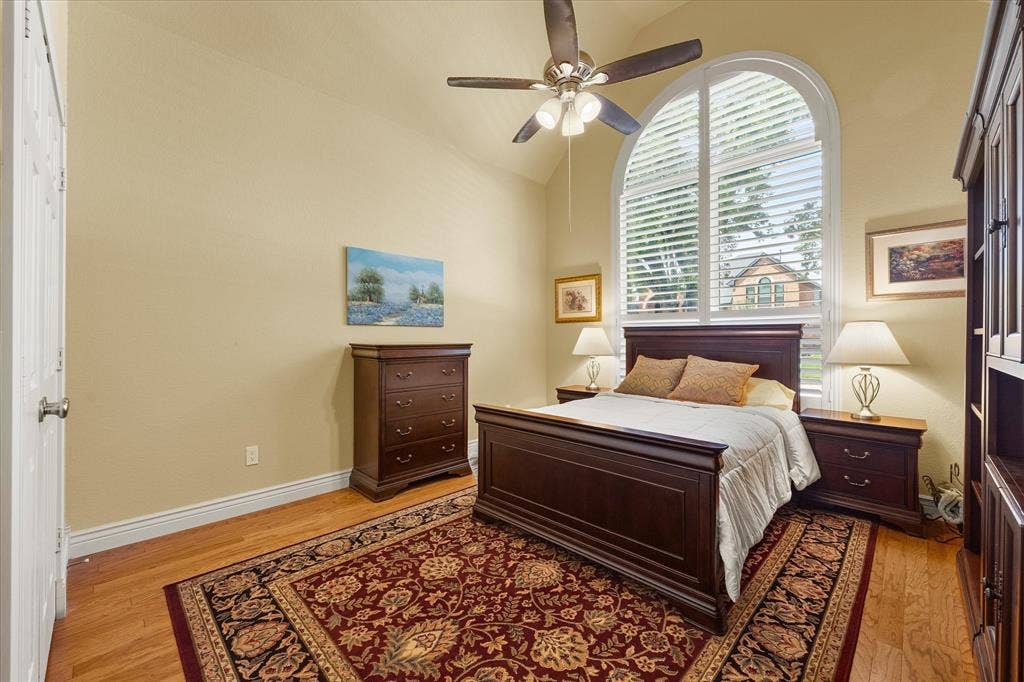 1st floor secondary bedroom