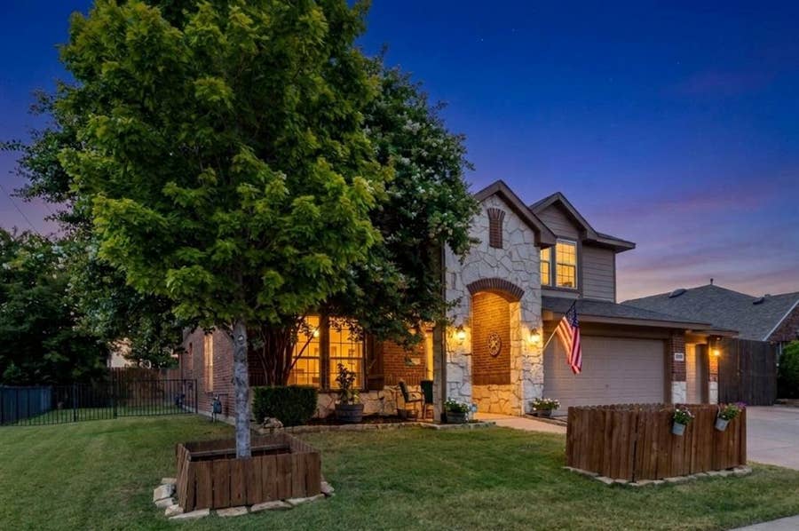 Property photo for 15647 Gatehouse Drive, Fort Worth, TX
