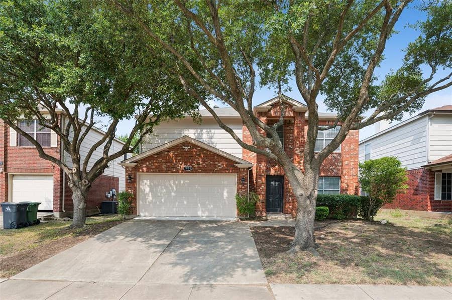 Property photo for 7020 Glenshire Drive, Arlington, TX