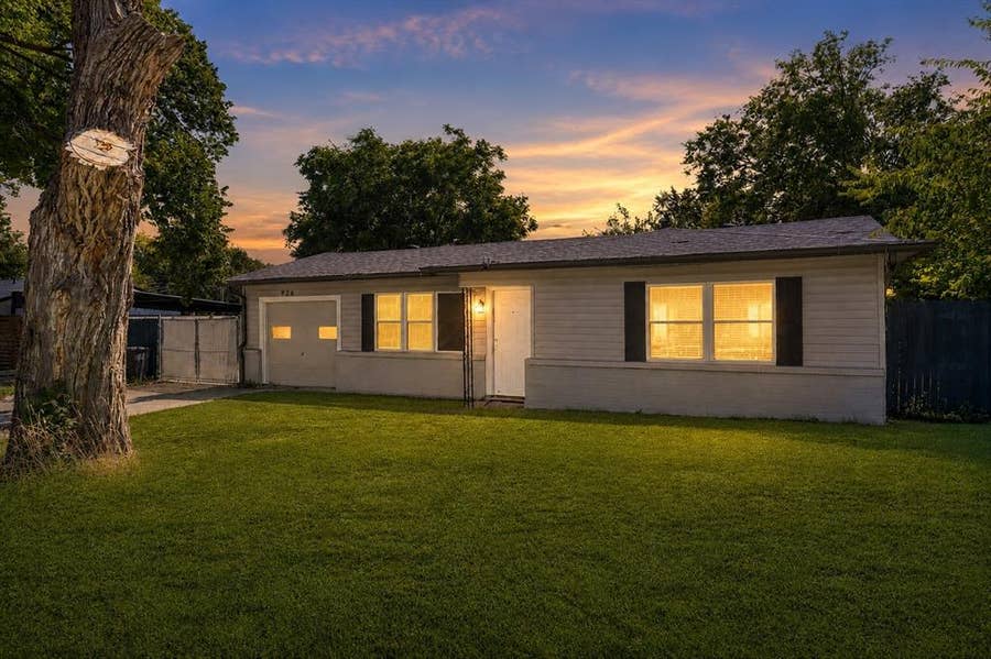 Property photo for 926 Powell Road, Mesquite, TX