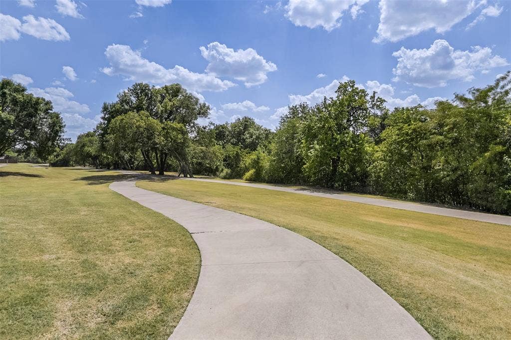 1200 Lakeway Drive, Plano, TX 75075 Walking distance to Chisholm Trail
