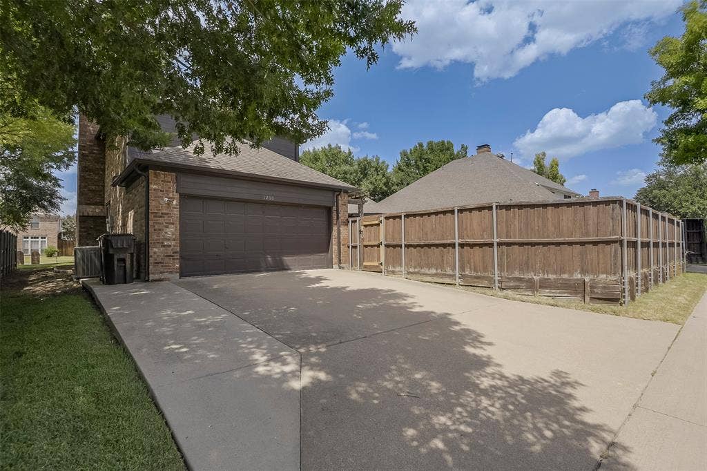 1200 Lakeway Drive, Plano, TX 75075 1200 Lakeway Drive, Plano, TX 75075