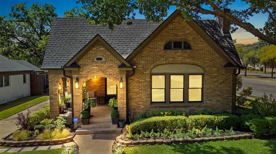 Property photo for 838 Salmon Drive, Dallas, TX