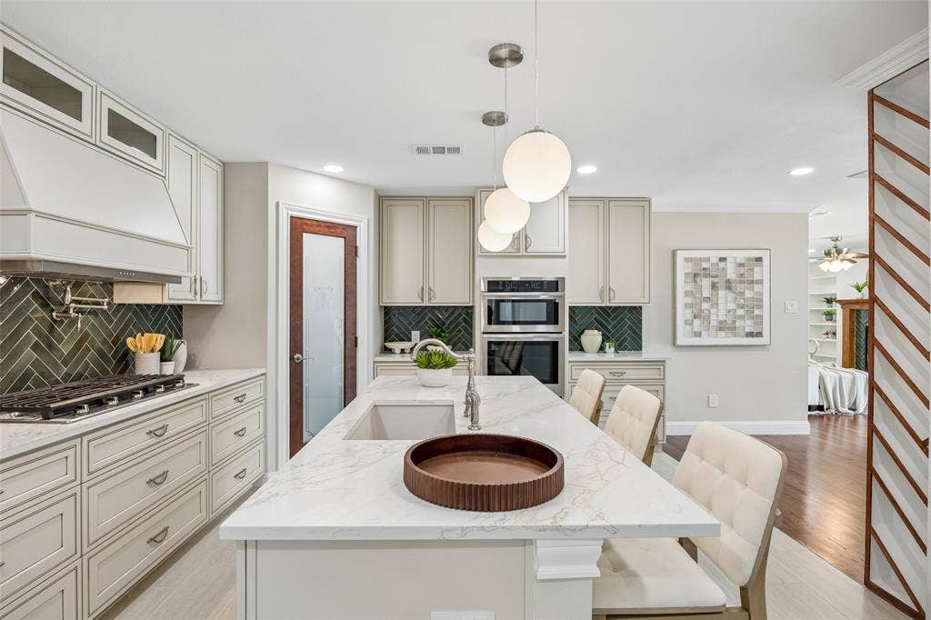 1231 S Montclair Avenue, Dallas, TX 75208