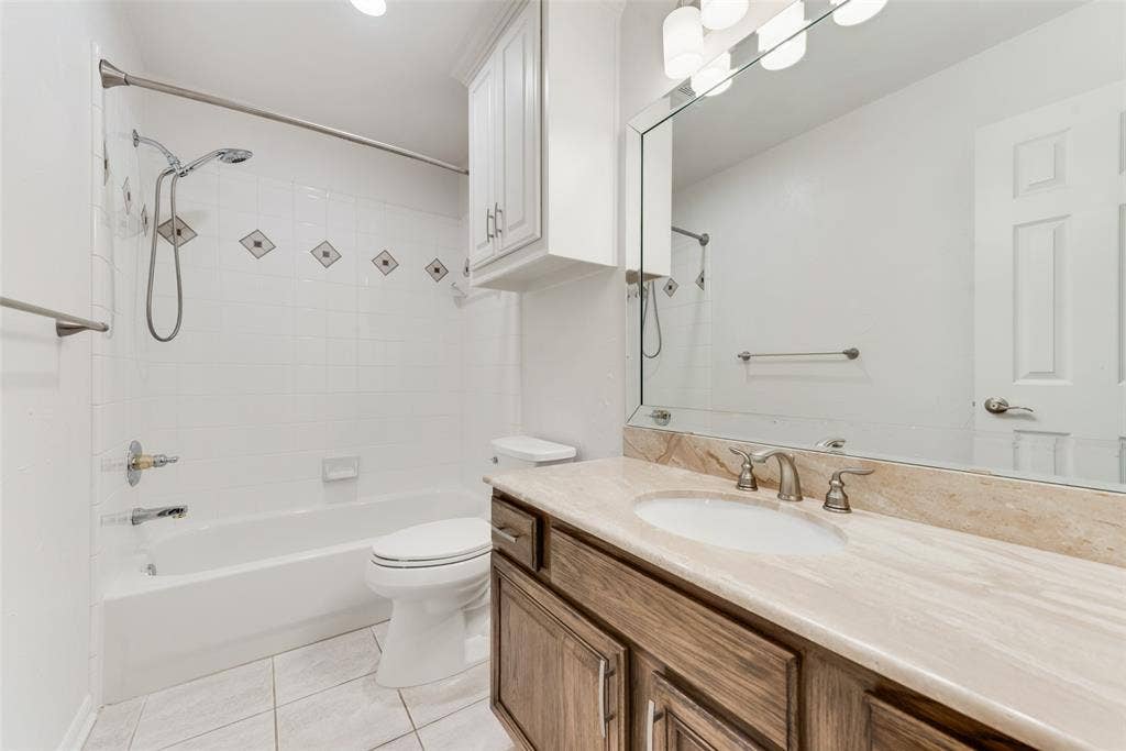 4008 Daden Oaks Drive, Plano, TX 75093 4008 Daden Oaks Drive, Plano, TX 75093