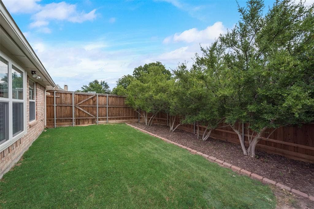 4008 Daden Oaks Drive, Plano, TX 75093 4008 Daden Oaks Drive, Plano, TX 75093