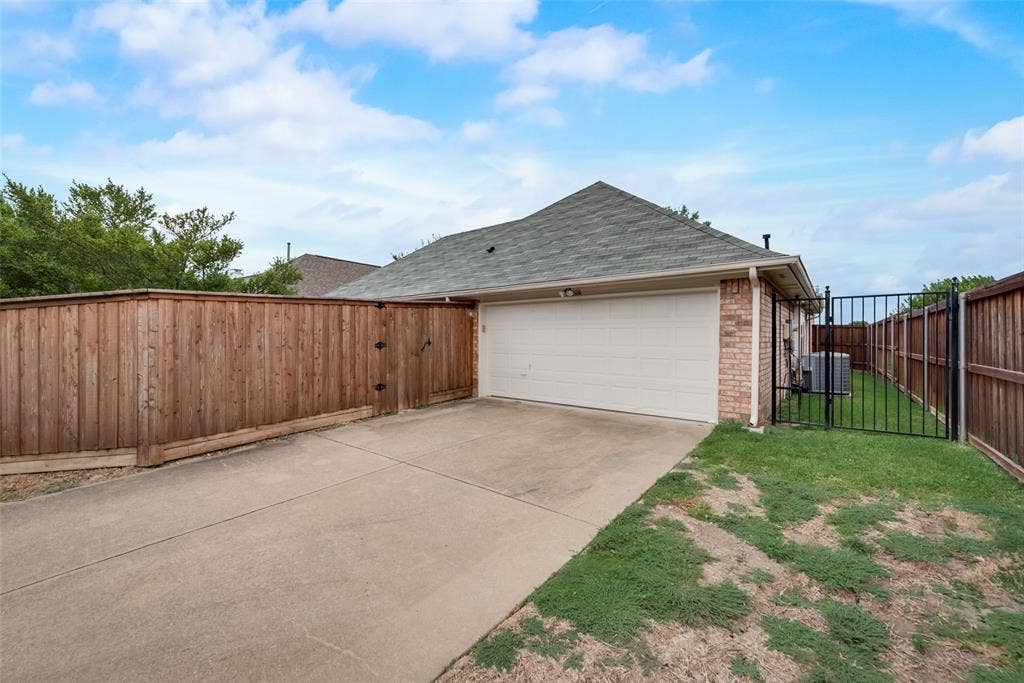 4008 Daden Oaks Drive, Plano, TX 75093 4008 Daden Oaks Drive, Plano, TX 75093
