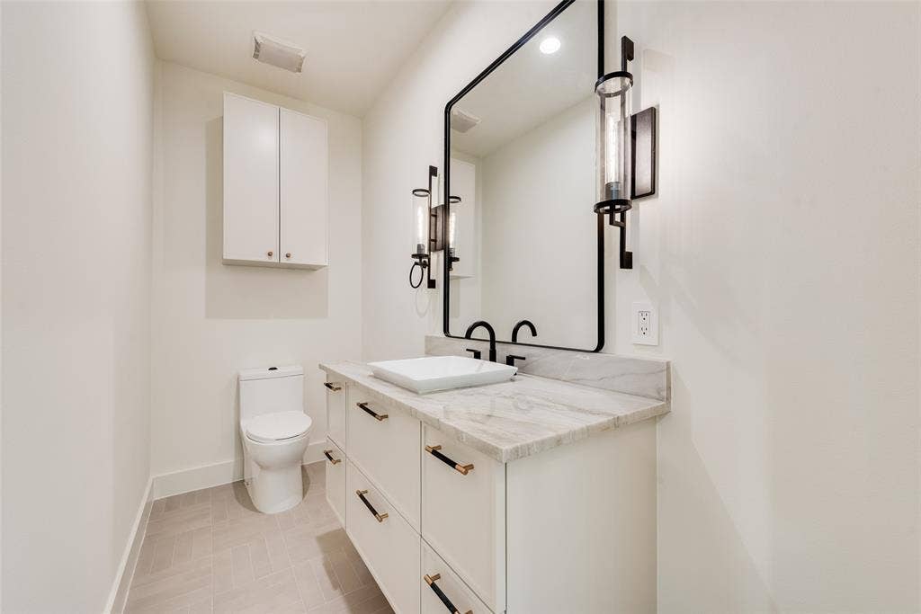 6411 Royal Lane, Dallas, TX 75230 6411 Royal Lane, Dallas, TX 75230