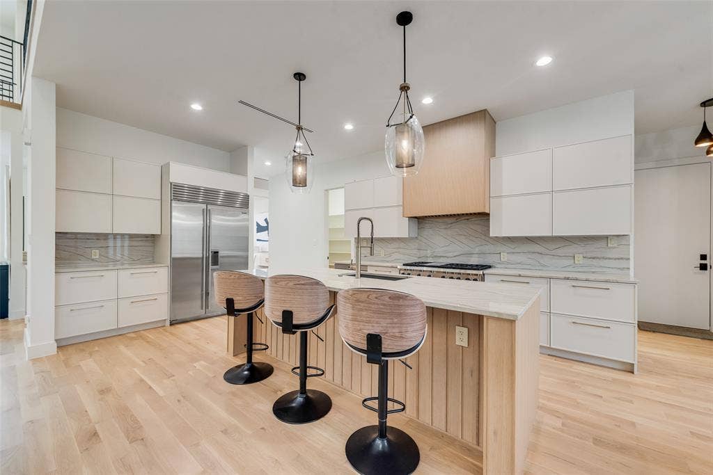 6411 Royal Lane, Dallas, TX 75230 6411 Royal Lane, Dallas, TX 75230