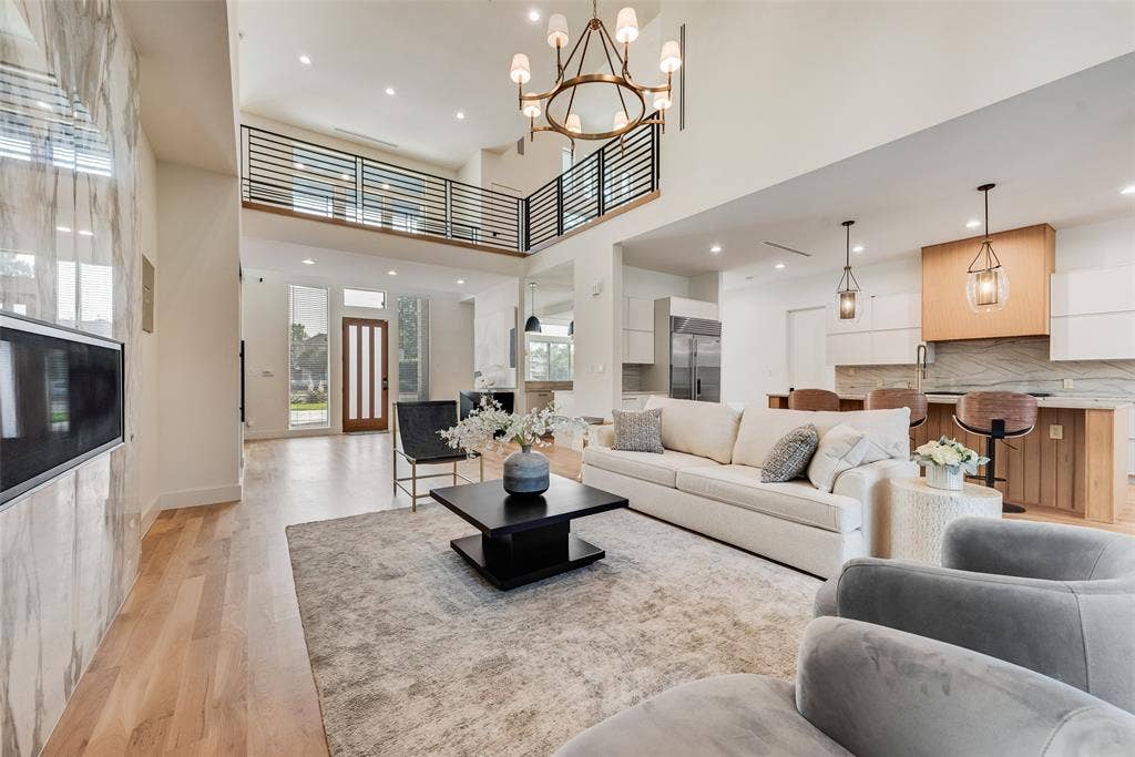 6411 Royal Lane, Dallas, TX 75230 6411 Royal Lane, Dallas, TX 75230