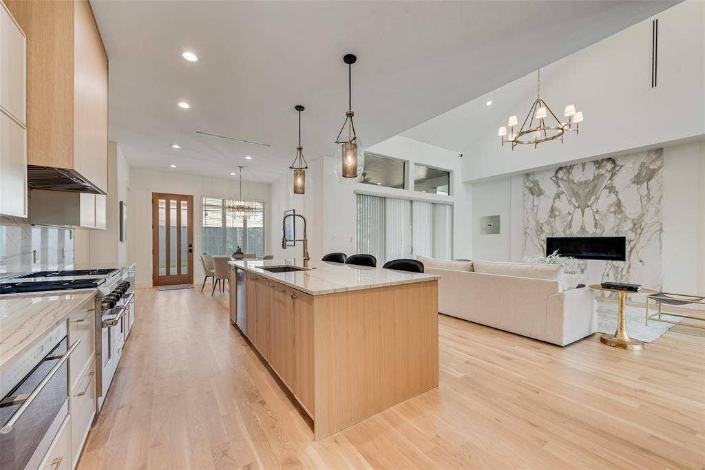 6411 Royal Lane, Dallas, TX 75230 6411 Royal Lane, Dallas, TX 75230