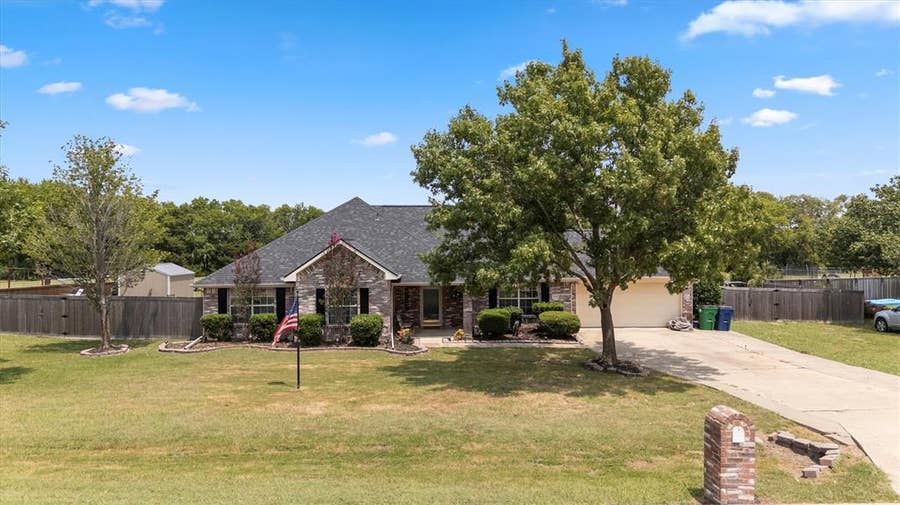 Property photo for 112 Carrington Drive, Fate, TX