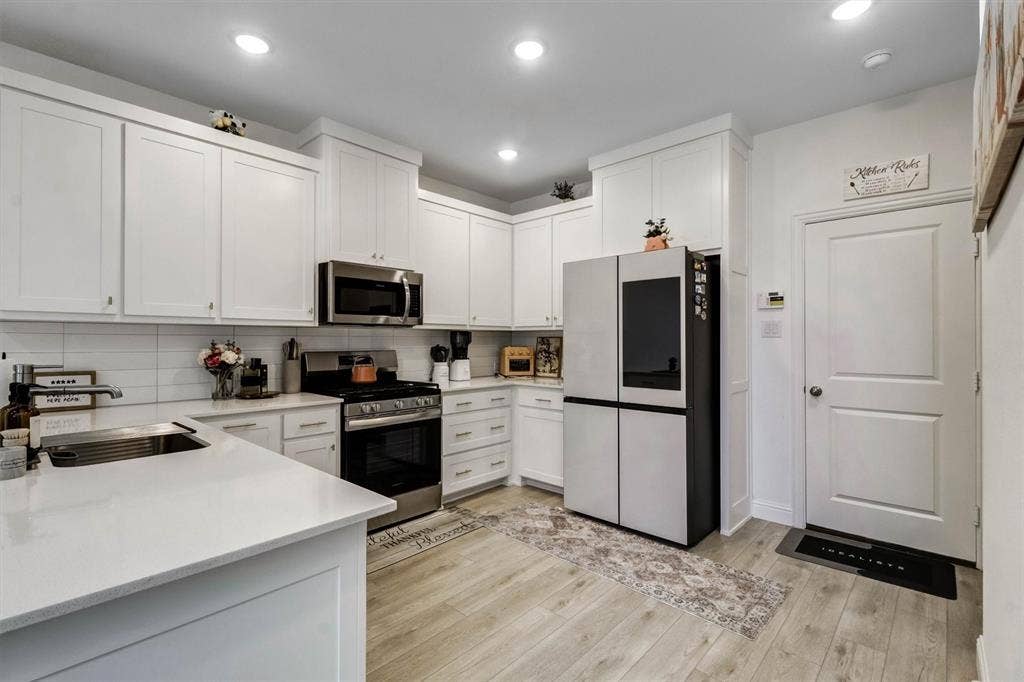 7031 Cedar Creek Drive, Grand Prairie, TX 75054 7031 Cedar Creek Drive, Grand Prairie, TX 75054