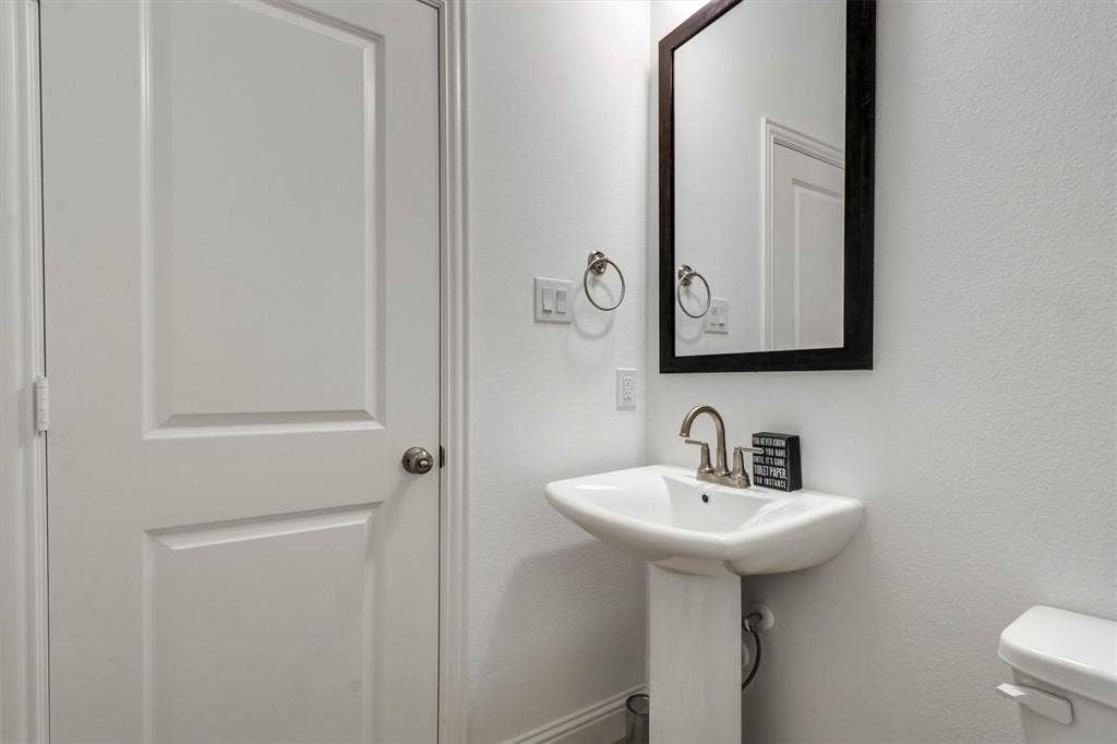 7031 Cedar Creek Drive, Grand Prairie, TX 75054 First Floor Half Bath