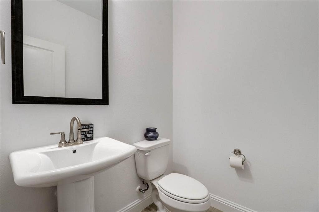 7031 Cedar Creek Drive, Grand Prairie, TX 75054 First Floor Half Bath