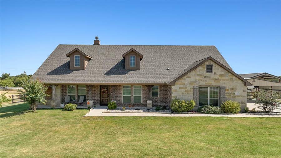 Property photo for 117 Heather Lane, Decatur, TX