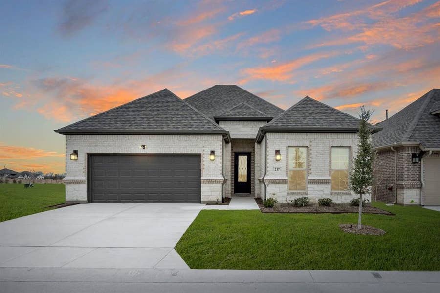 Property photo for 217 Ravenna Boulevard, Justin, TX