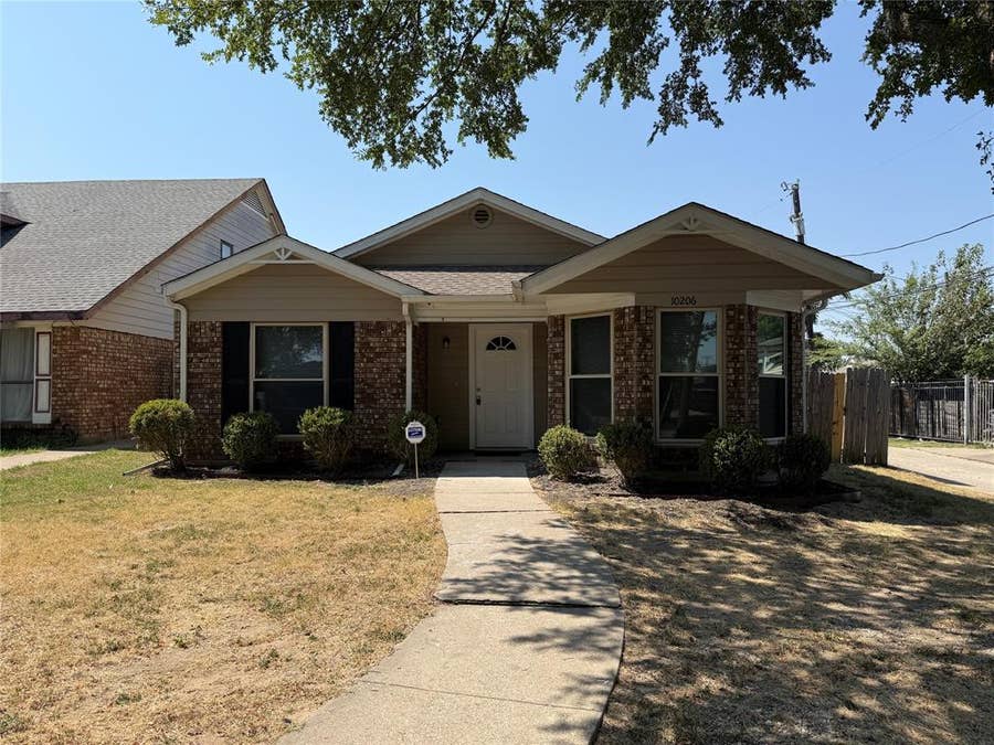 Property photo for 10206 Shayna Drive, Dallas, TX