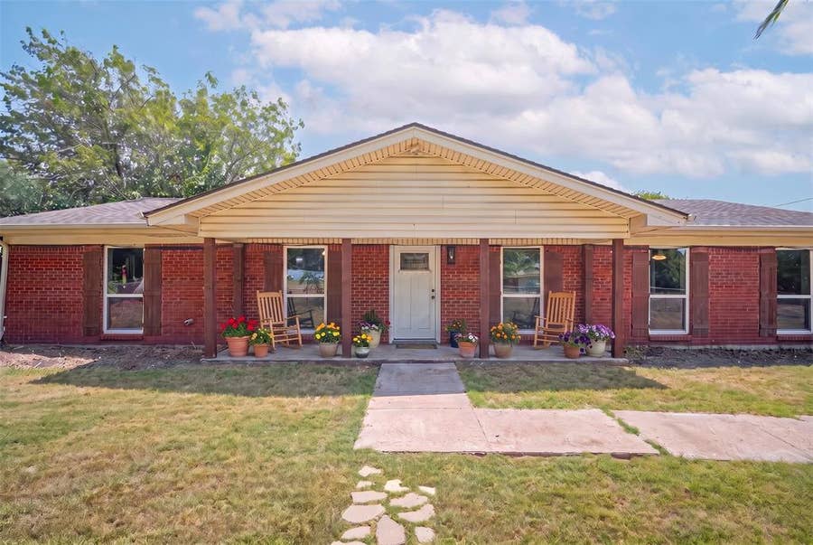 Property photo for 611 S Dallas Street, Palmer, TX