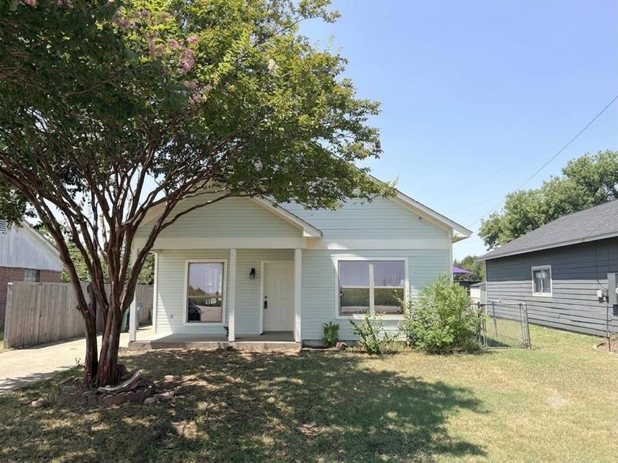 Property photo for 334 Peters Street, Waxahachie, TX