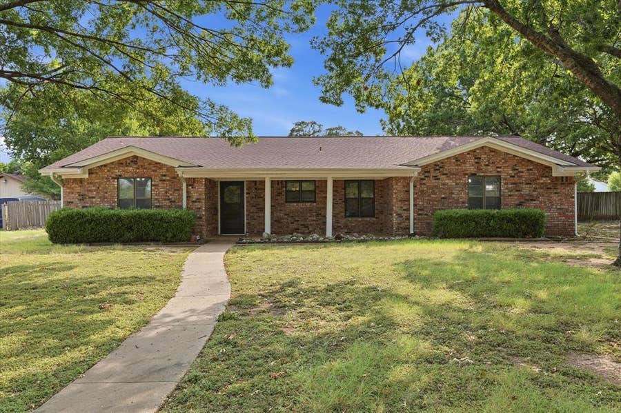 Property photo for 140 Towne West Drive, Lorena, TX
