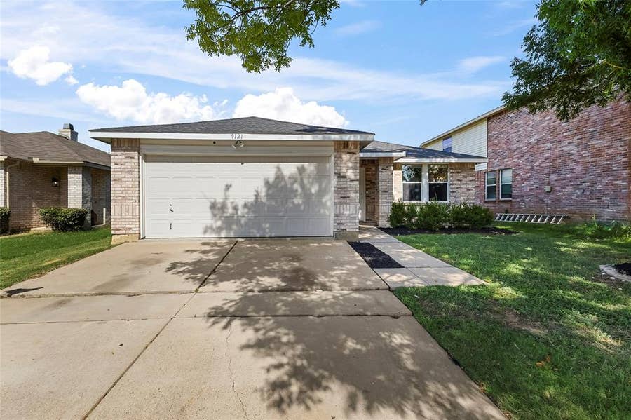 Property photo for 9121 Riding Stable Lane, Fort Worth, TX