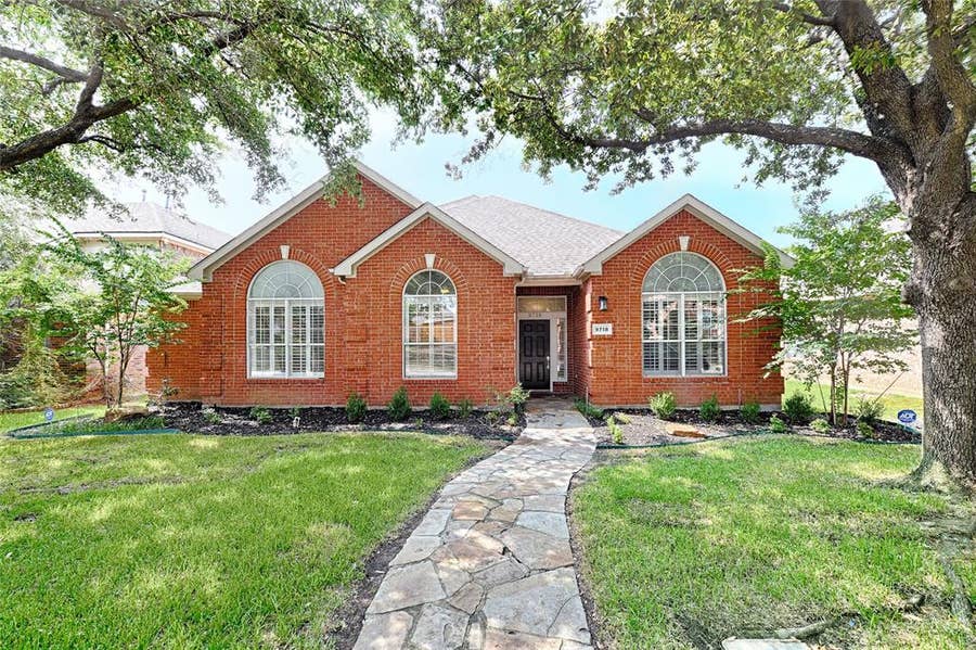 Property photo for 9718 Wolf Creek Drive, Irving, TX