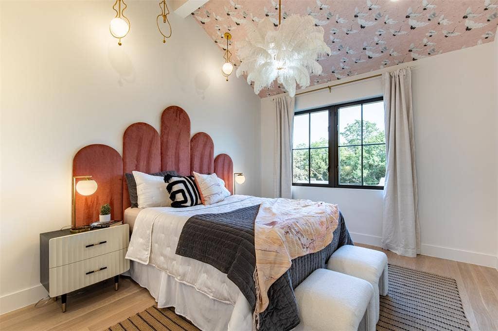 6979 Bob O Link Drive, Dallas, TX 75214 Vaulted ceiling with decorative wallpaper and a central chandelier