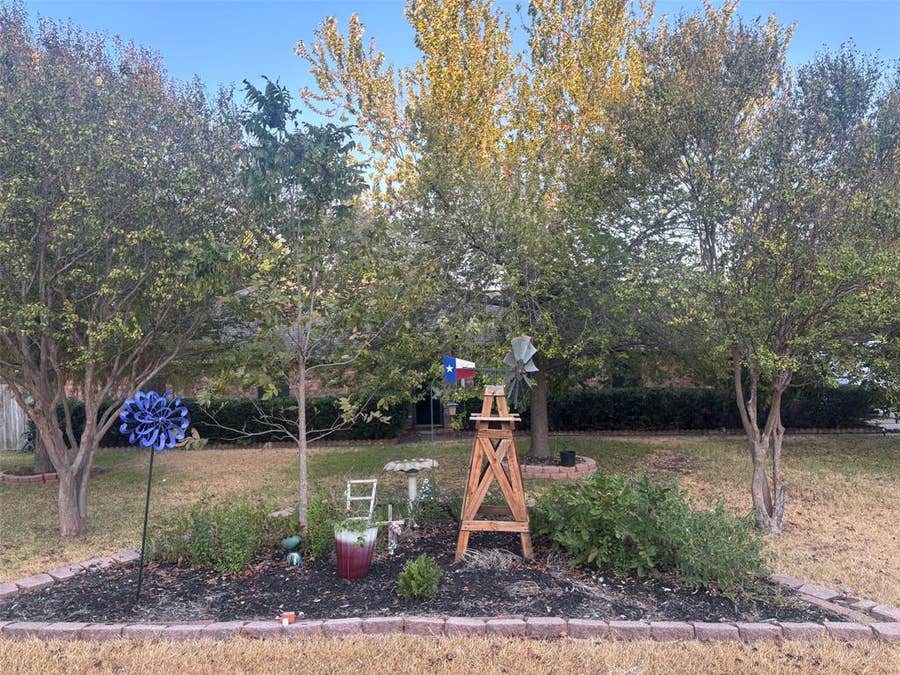 Property photo for 1107 W Sharpshire Drive, Waxahachie, TX