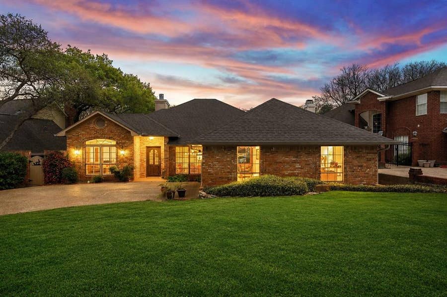 Property photo for 99 Sugar Creek Place, Woodway, TX