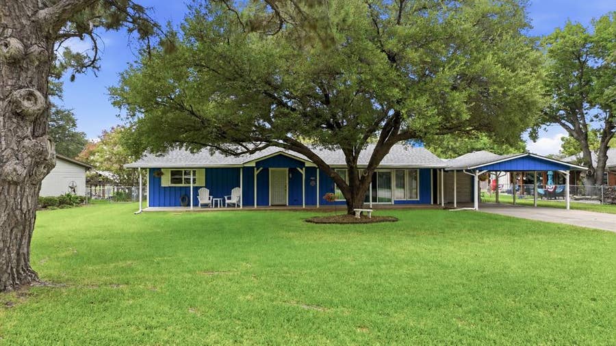 Property photo for 3904 Winding Way, Granbury, TX