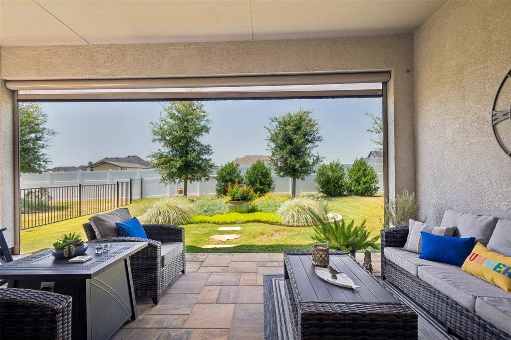 WHAT A VIEW FROM YOUR INTERIOR LIVING SPACE TO THE EXTERIOR SPACE. FINISHES INCLUDE PAVESTONE FLOORS AND AUTOMATED SCREENS.