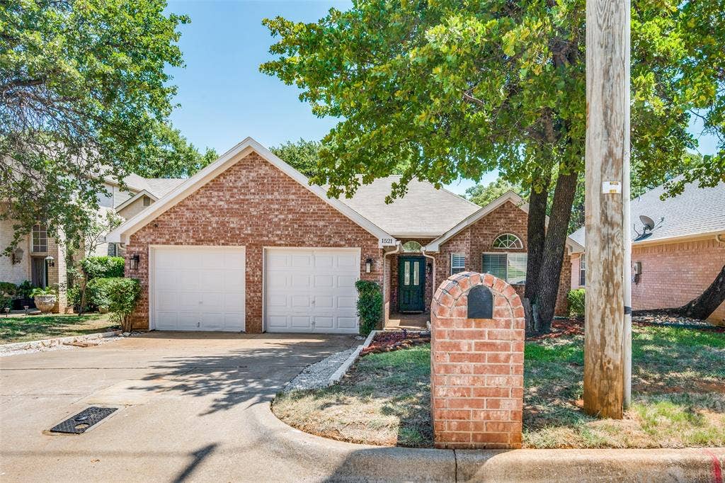 1521 Morrison Drive, Fort Worth, TX 76112