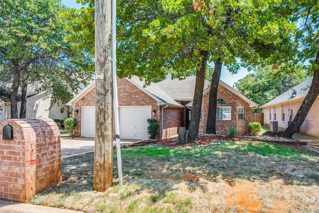 1521 Morrison Drive, Fort Worth, TX 76112